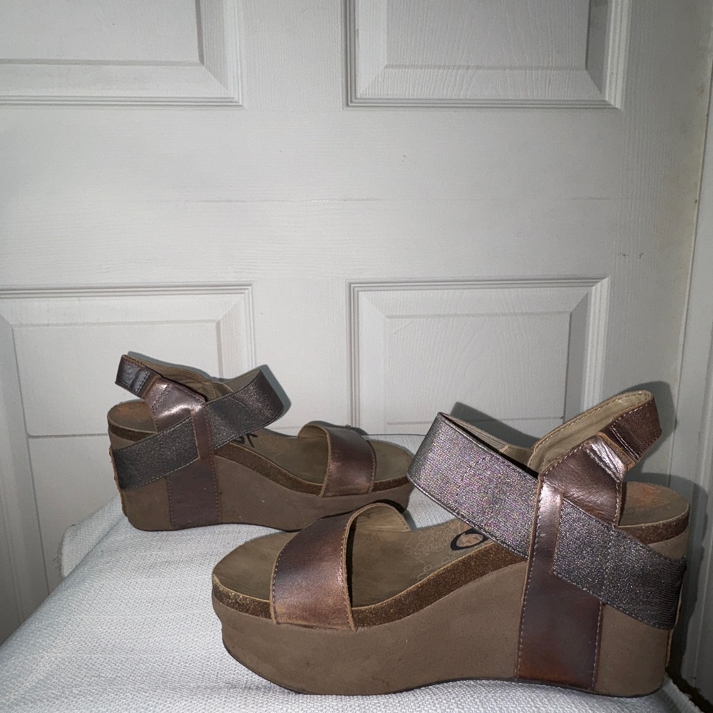 OTBT Metallic Brown Wedge Sandals Bushnell 8M - Picture 2 of 7